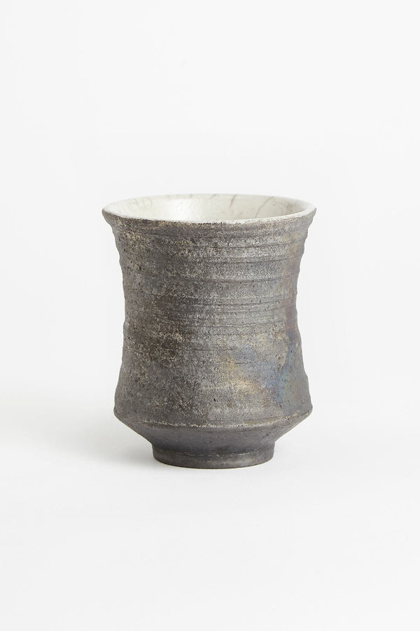 Handmade raku cup I Large - Visby Ceramics I Dark Grey Dark Grey H: 10-11 CM, Ø: 8 CM 1 - Rabens Saloner - DK