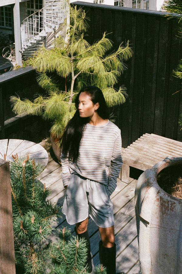 Hila - Light stretch crew neck top I Grey honey stripe 1 - Rabens Saloner - DK
