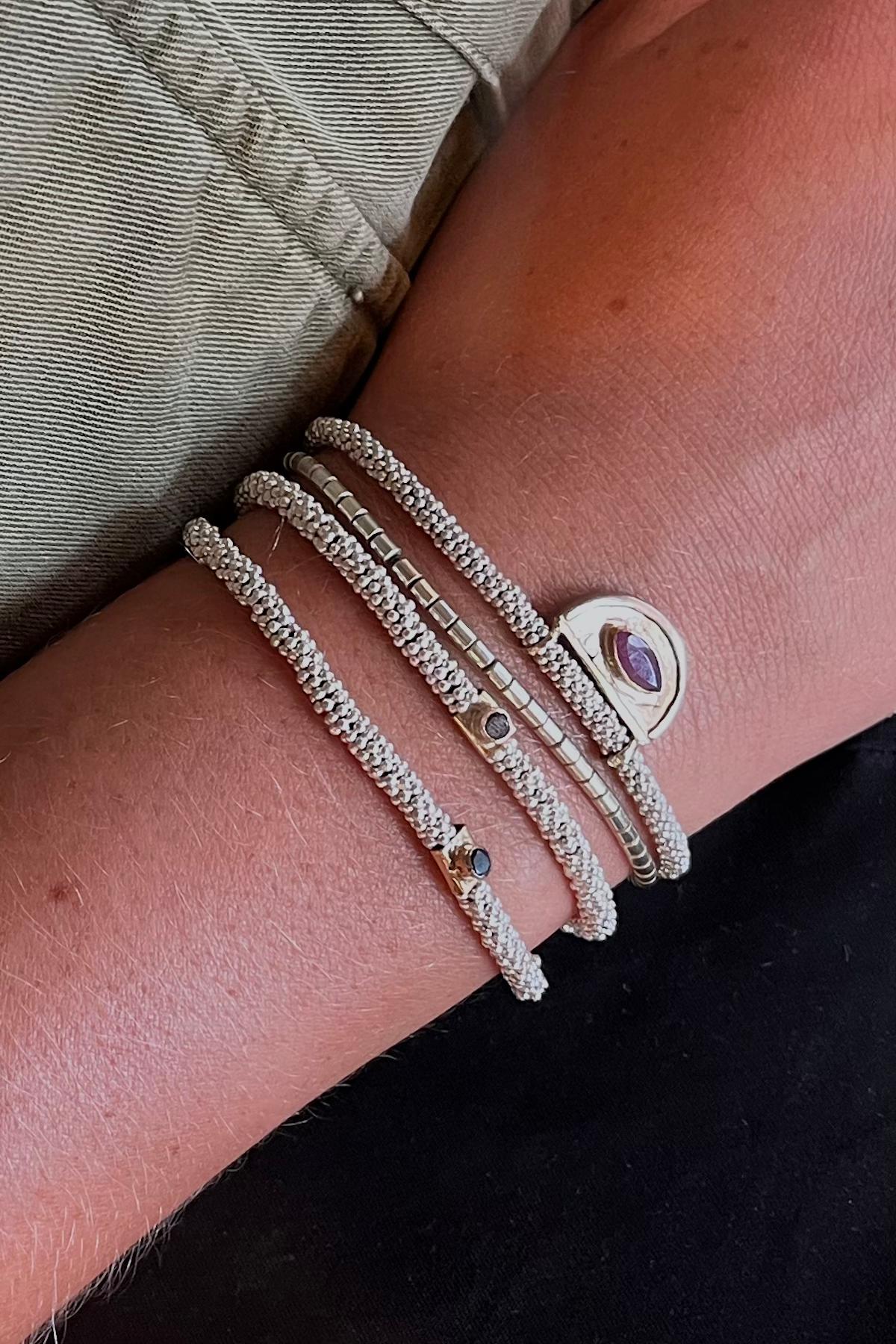 Nafsu - Silver bracelet w/square pendant I Dark stone 2 - Rabens Saloner - DK
