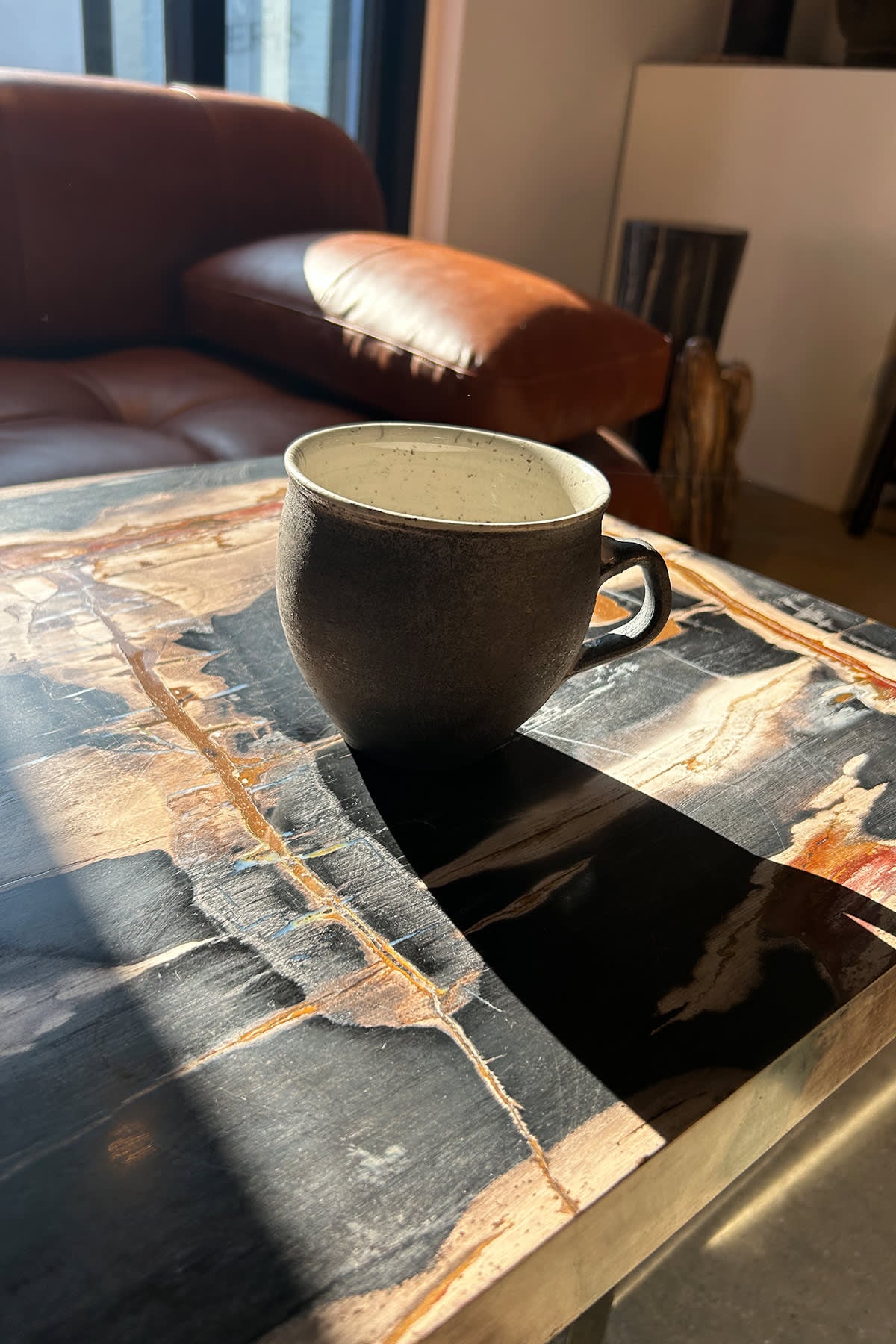 Handmade ceramic tea cup - Visby Ceramics I Dark Grey 1 - Rabens Saloner - DK