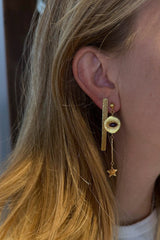 Nafsu - Long Gold plated eye earstick w/star pendant I Black Sapphire    3 - Rabens Saloner - DK