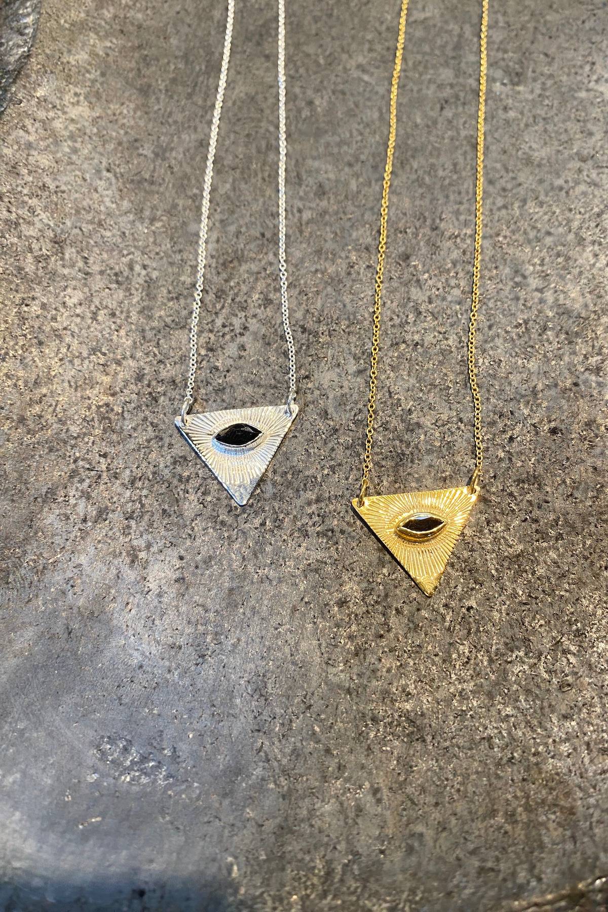 Chain w/ Triangle Eye Pendant - Nafsu I Silver 5 - Rabens Saloner - DK