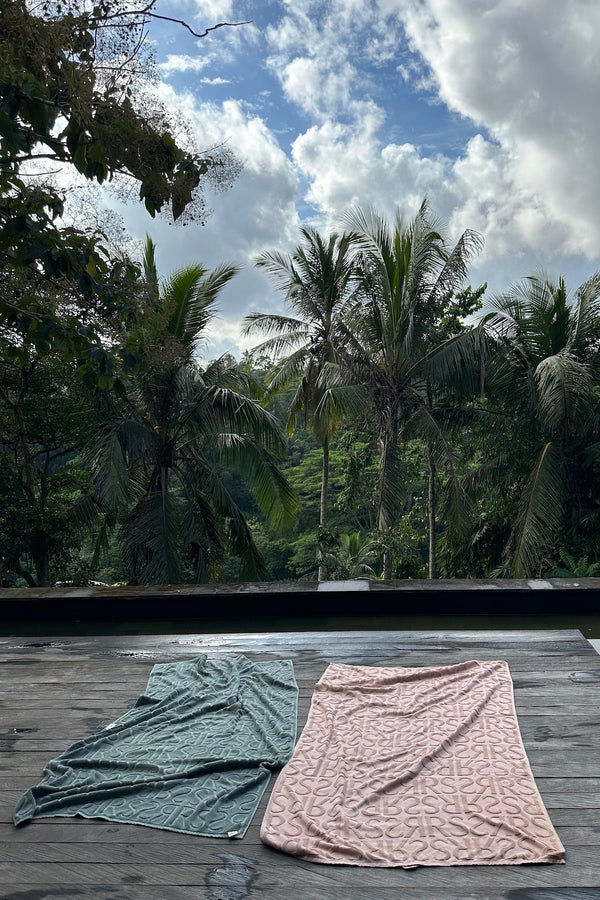 Monogram beach towel - Beach towel 100x180 cm I Rose