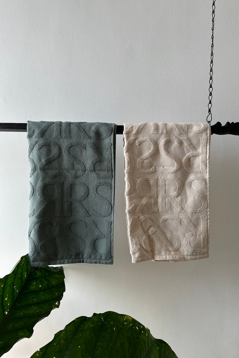 Monogram hand towel - Hand towel 50x80 cm I Sage    1 - Rabens Saloner - DK