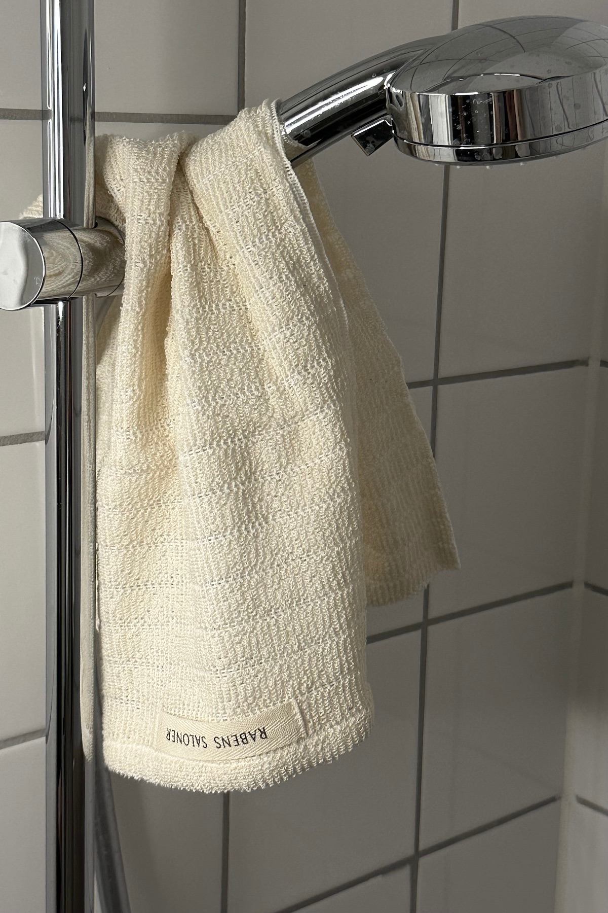 Exfoliating towel - Exfoliating towel I Creme 7 - Rabens Saloner - DK