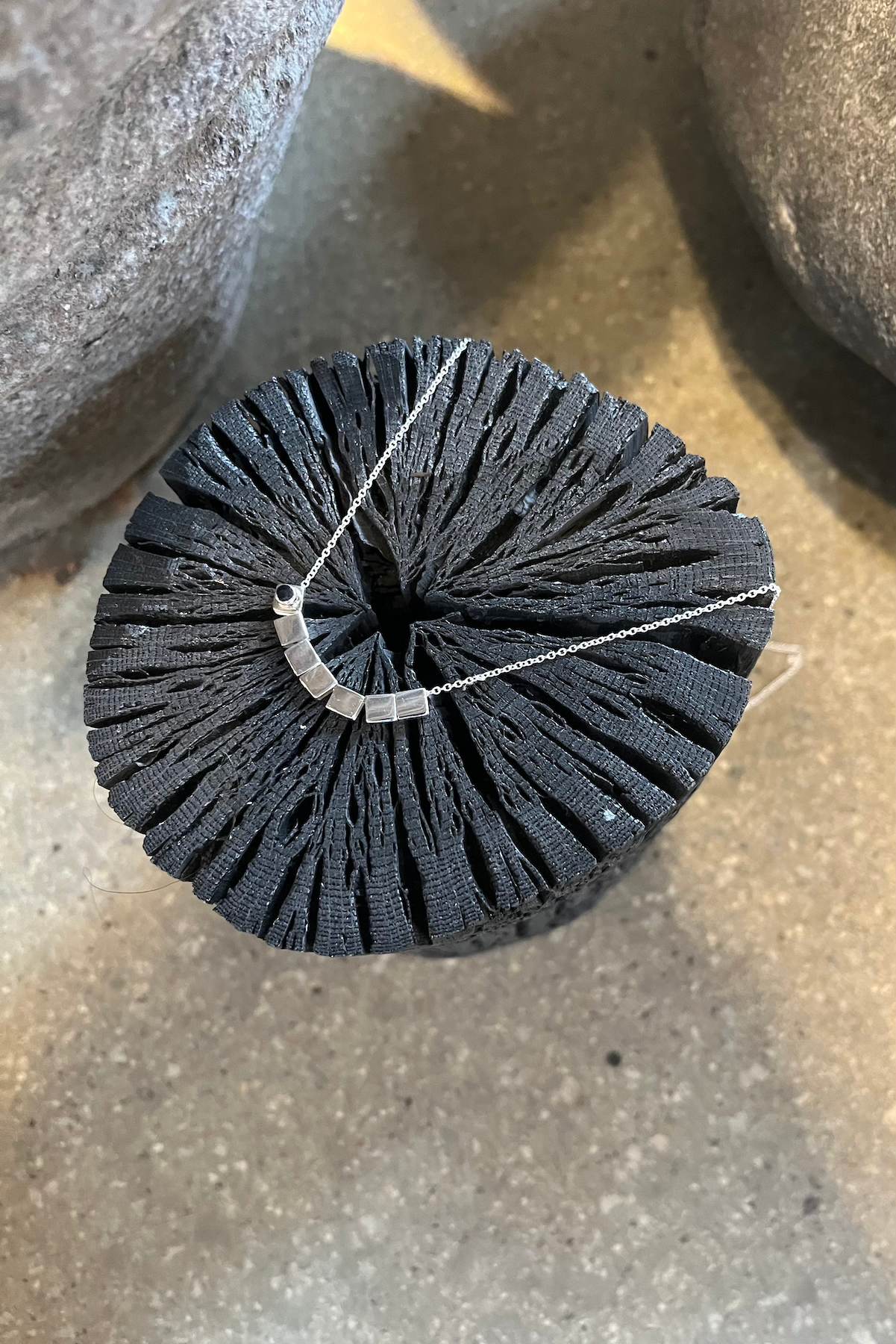 Nafsu - Silver Square Beads Necklace I Silver 3 - Rabens Saloner - DK