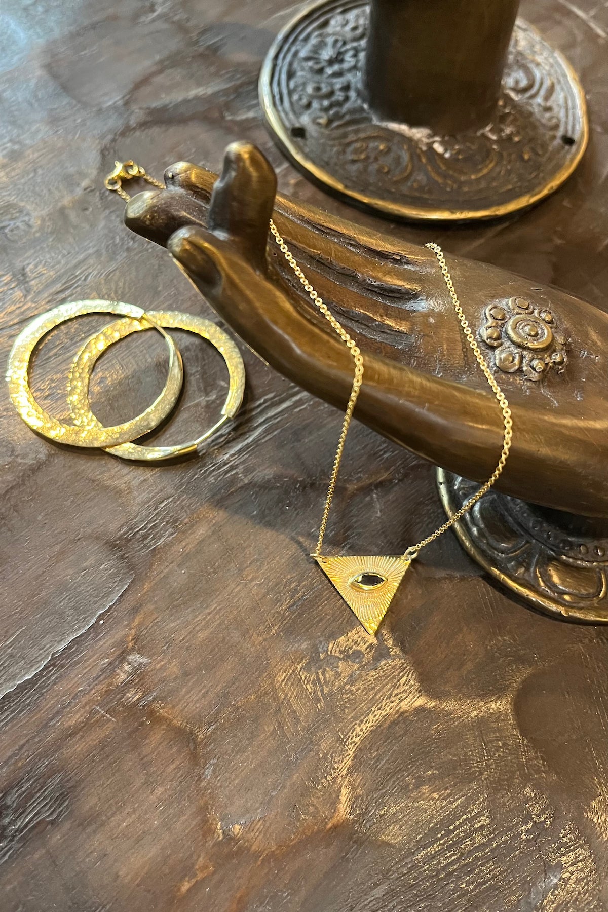 Nafsu - Gold plated chain w/ Triangle Eye Pendant I Black Sapphire 5 - Rabens Saloner - DK