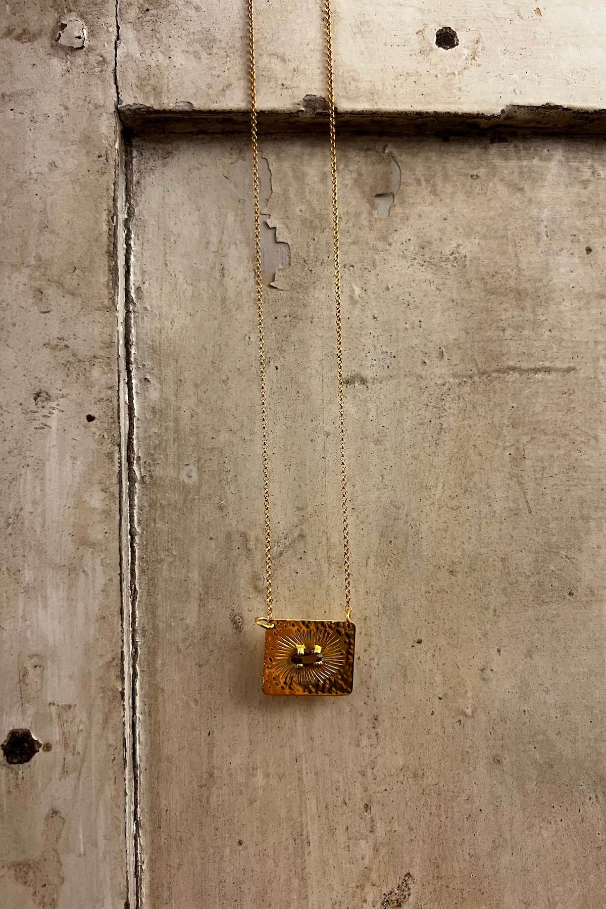 Nafsu - Escapulario necklace I Purple stone 2 - Rabens Saloner - DK