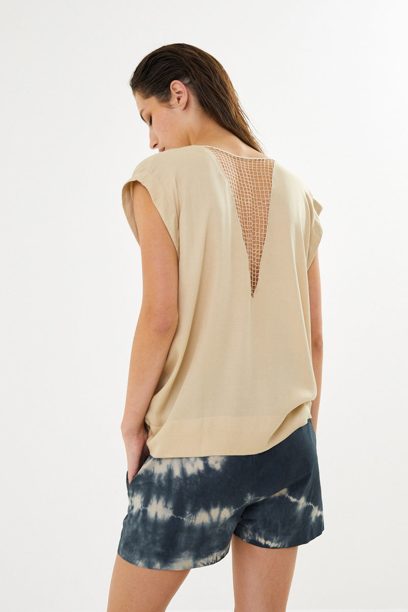 Rosalyn - Funnel web blouse I Sand    1 - Rabens Saloner - DK