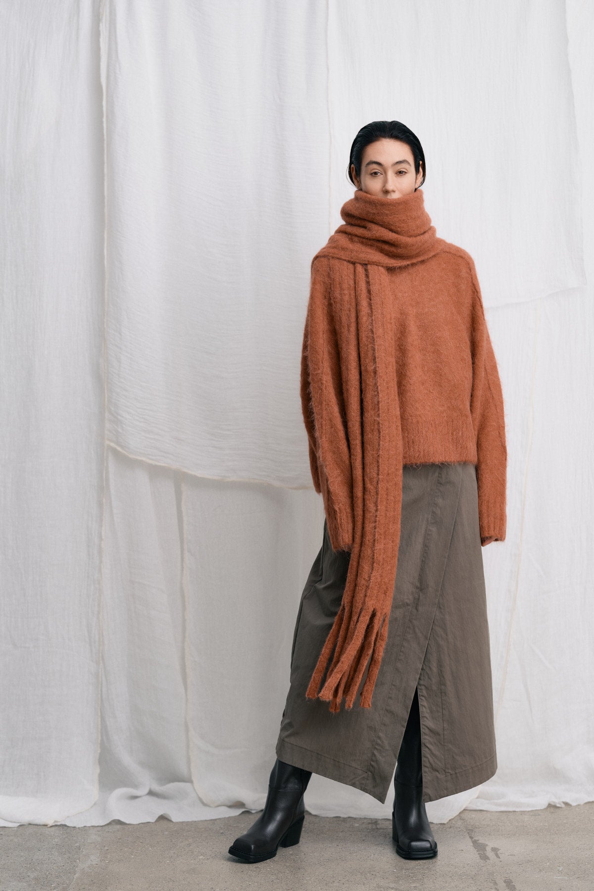 Mabeka - Fluffy knit funnel-neck sweater I Redwood 7 - Rabens Saloner - DK