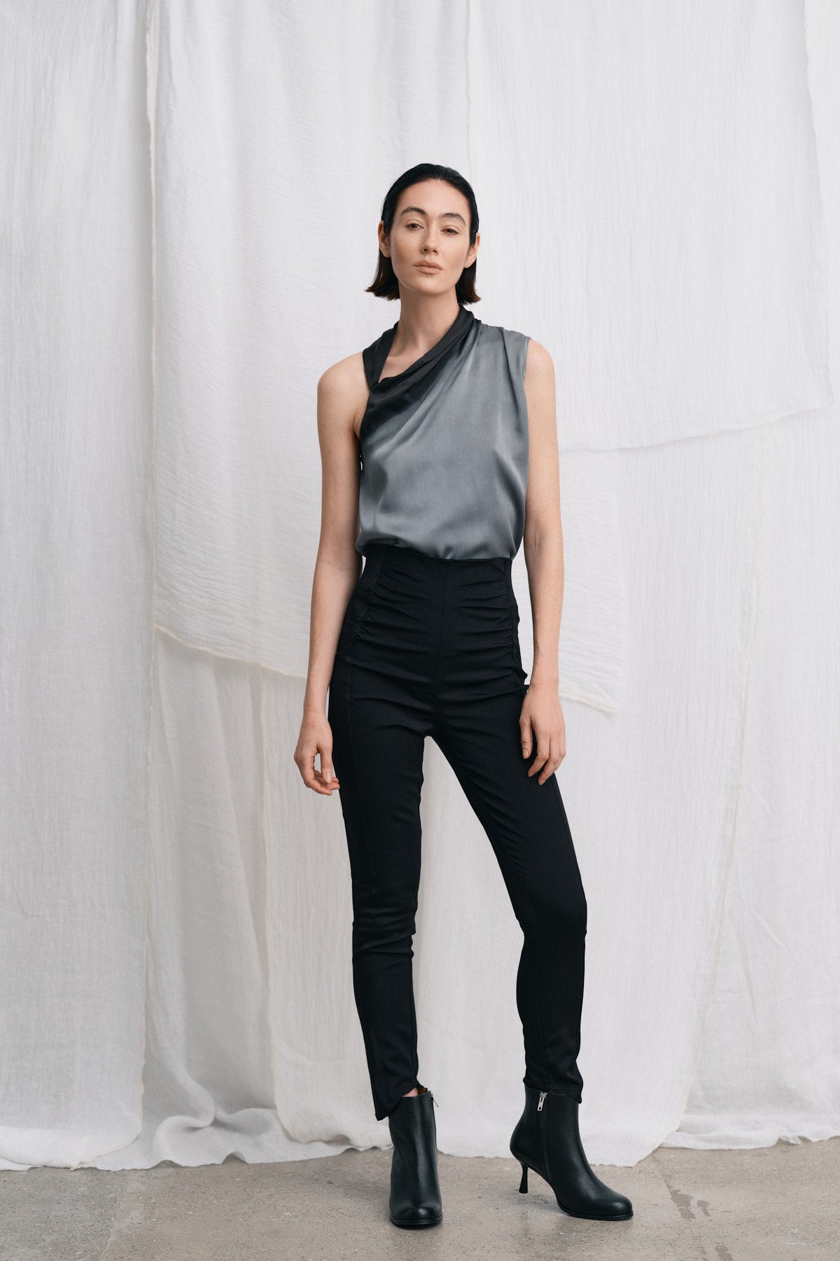 Malia - Horizon top I Grey/black 3 - Rabens Saloner - DK