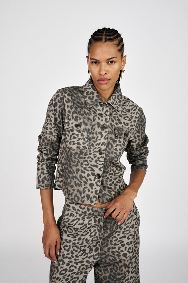 Aleksandra - Leopard print short jacket I Snow leopard    1 - Rabens Saloner - DK