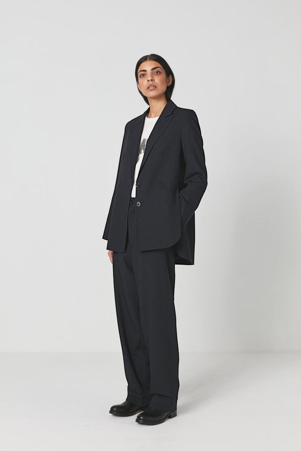 Carly - Impeccable pant I Navy pinnstripe    1 - Rabens Saloner - DK