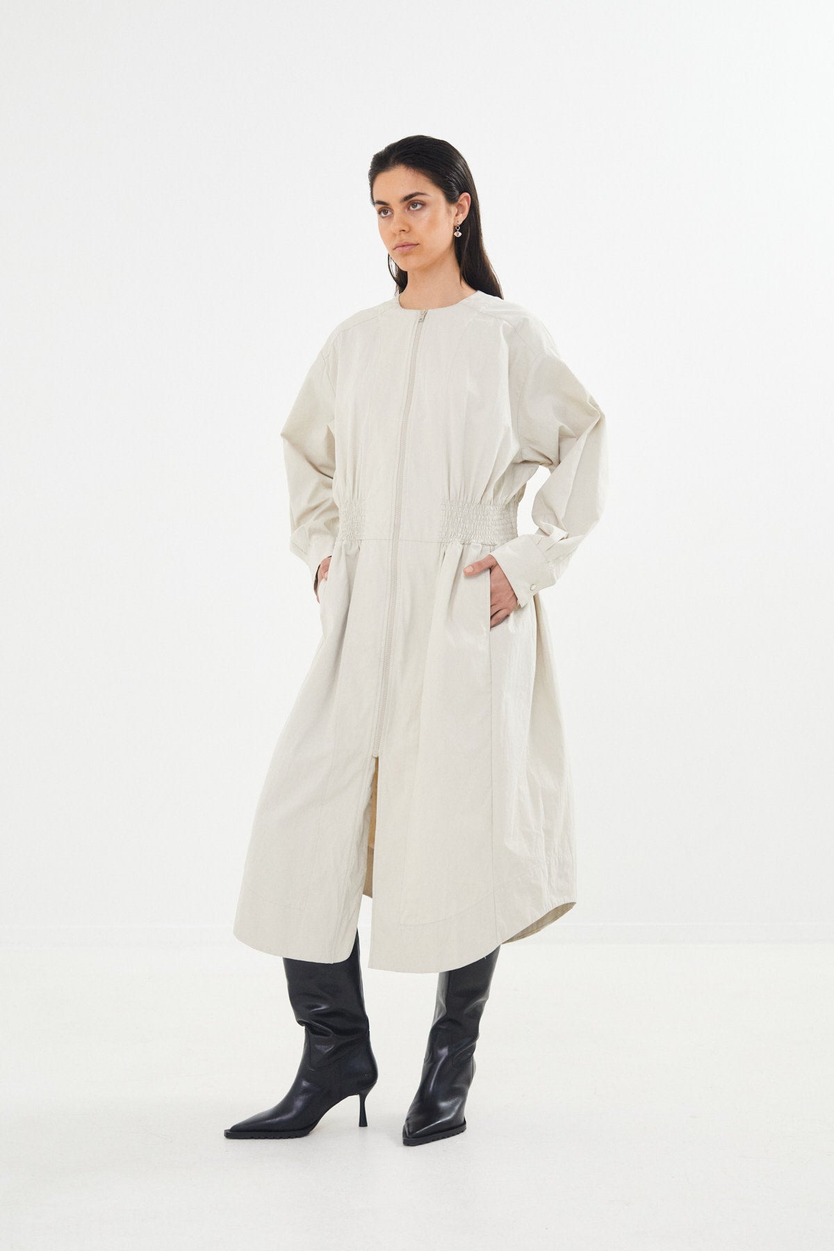 Mirell - Poplin heavy zip front dress I Oyster 3 - Rabens Saloner - DK