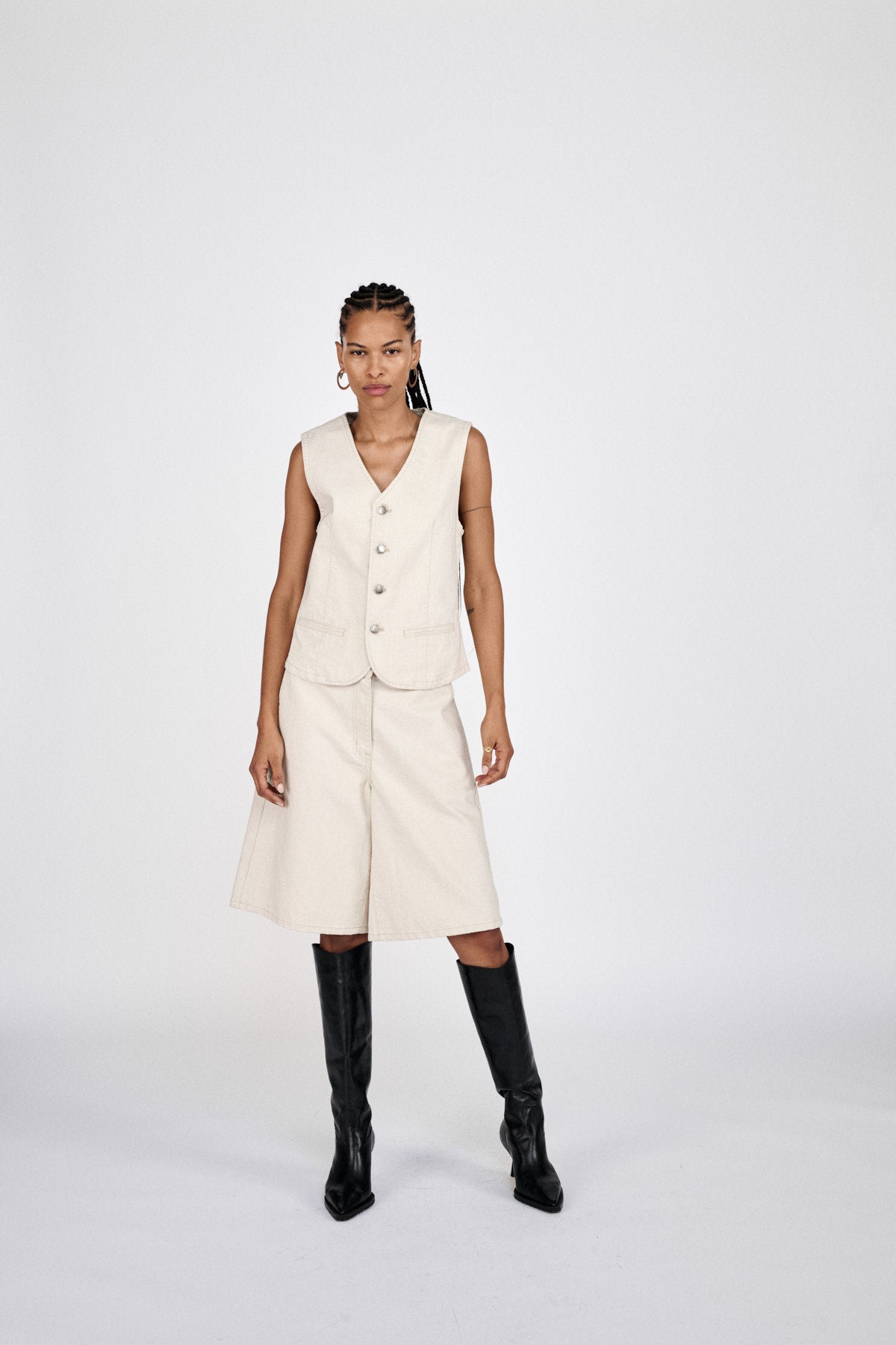 Raha - Denim ecru wide shorts I Ecru 3 - Rabens Saloner - DK