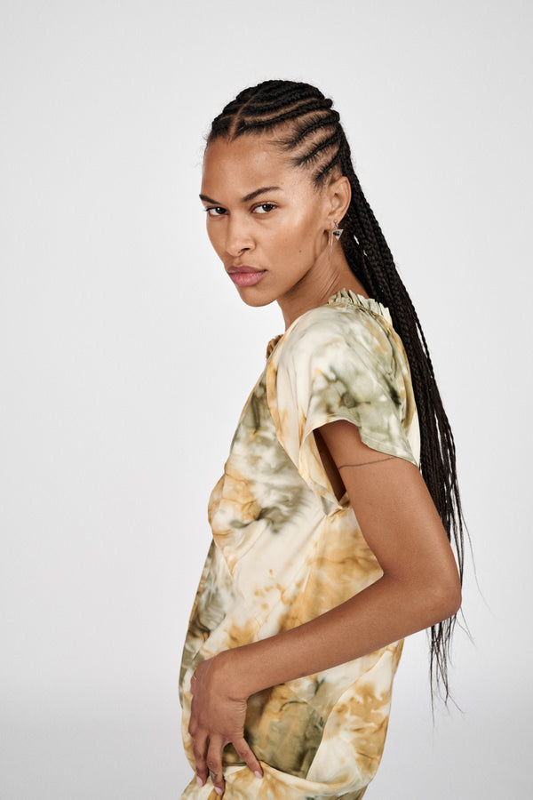 Rosie - Abstract frill neck dress I Forest combo 2 - Rabens Saloner - DK
