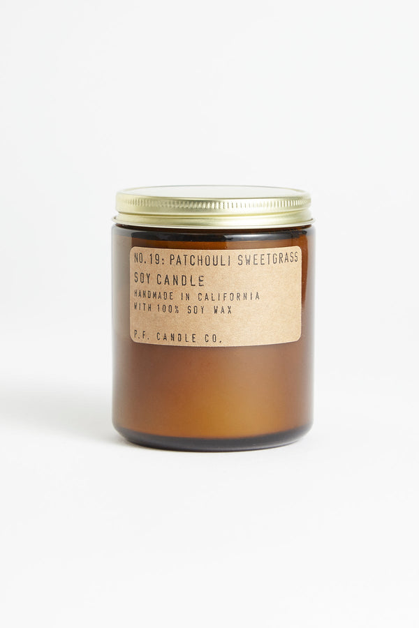 P.F. Candle Co. - Scented Candle I Patchouli Sweetgrass    1 - Rabens Saloner - DK